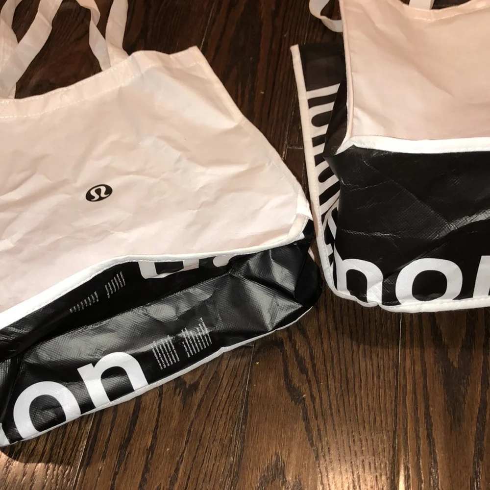 Lululemon Set of two reusable tote bags